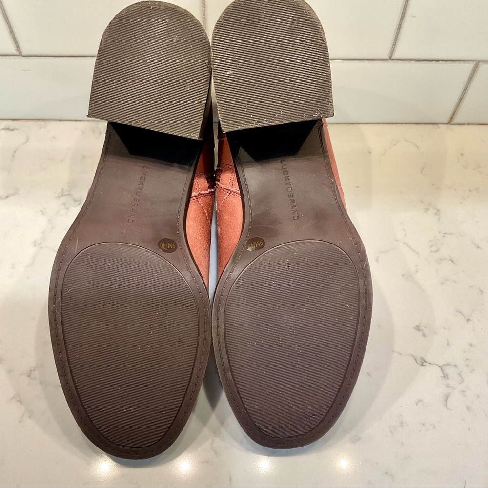 Lucky Brand Women’s Quinlee Block-Heel Ankle Bootie - Picture 8 of 9